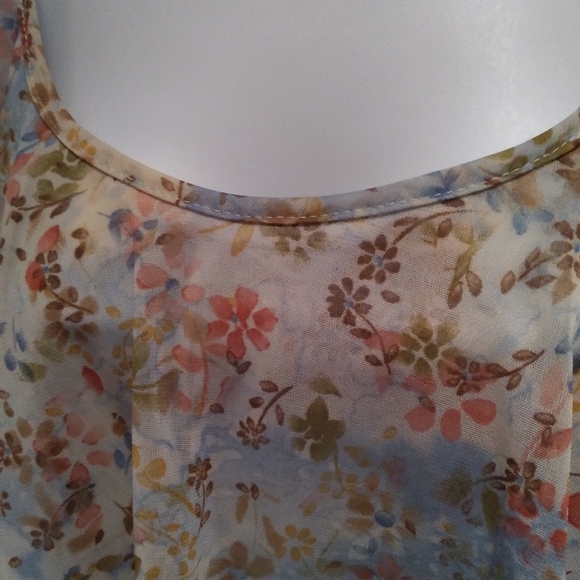 Top - Picture 2 of 2